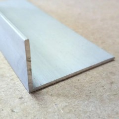 Алюминиевый уголок 25*20*1,2 разносторонний